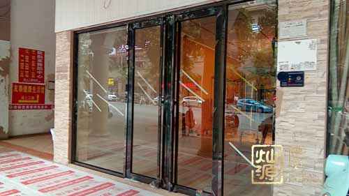 星蓋茶奶茶店裝修施工現(xiàn)場