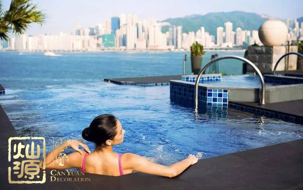 全球首個無邊泳池即將開建 屋頂泳池或?qū)⒊蔀槁玫晷聦? /> 
</p>
<p style=