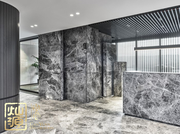 南寧五象新區(qū)辦公室大理石墻面裝修效果圖 呈現(xiàn)極致實(shí)用和簡約的奢華