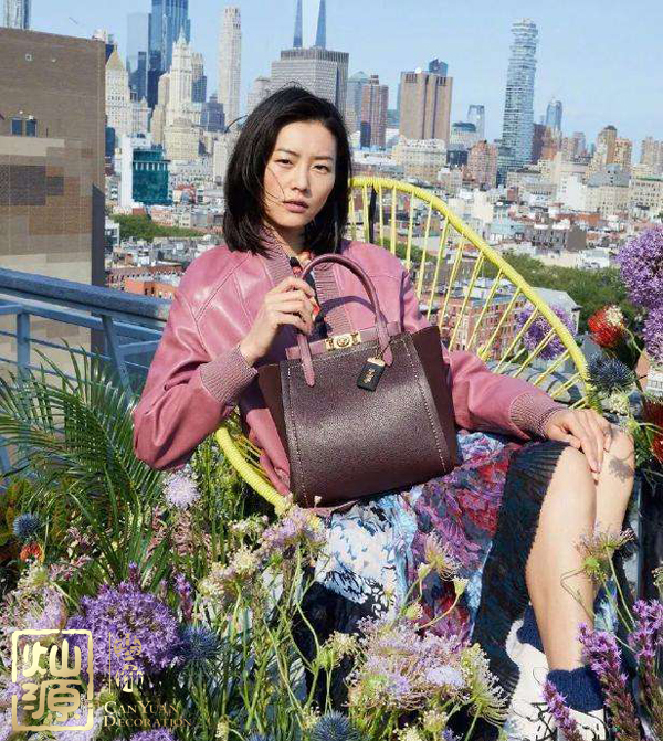 COACH蔻馳T恤辱華惹眾怒 【多圖】開扒蔻馳中國(guó)品牌代言人及蔻馳總部辦公室