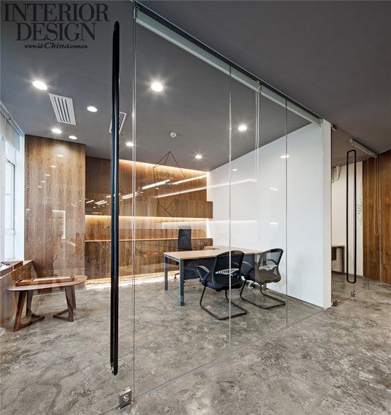 這樣小型辦公室設(shè)計(jì)，空間就像被放大鏡放大了一樣