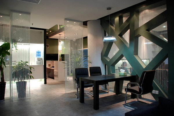 南寧豪華的辦公室裝修應(yīng)這樣，莫用錢砸出來(lái)土氣感