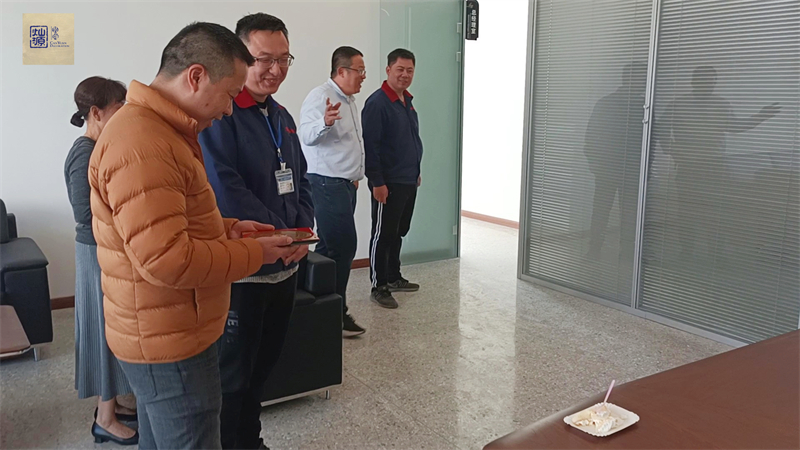 南星科技辦公室裝修現(xiàn)場(chǎng)羅盤指導(dǎo)